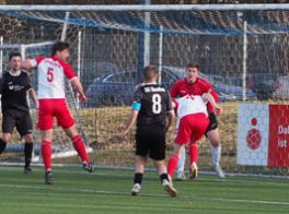 Turbine II (rot) besiegt die SG Reußen deutlich 6:2