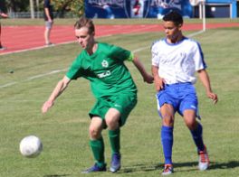 Tijan Jobe im Duell für unsere A-Junioren gegen HTB Halle