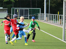 Unsere E2-Junioren gewinnen bei Blau-Weiß Dölau