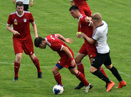 Gemeinsam setzen sich Karl Purgand (li.) und Thomas Pohle gegen Emselohs Polishchuk durch (Foto: B.Mandel)