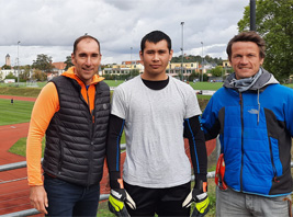 Rakhmonjon Tilavoldiev mit Rico Quaiser und Frank 'Hayo' Heyroth vor dem Anstoß gegen Alsleben