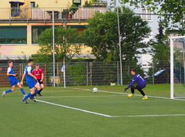 Gregor Reinemann erzielt das 1:0 für Turbine gegen Dölau