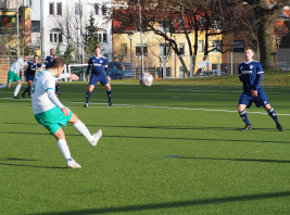 Khemgin Solivani mit Freistoß für den 1.FC Zeitz