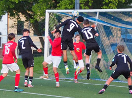 Unsere C-Junioren (rot) unterliegen dem 1.FC Magdeburg 0:6
