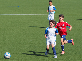 Unsere D2-Junioren (weiß) gewinnen gegen die U11 des VfL Halle 96.
