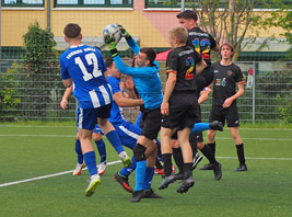 Sternekeeper Lucas Voigt hatte gegen unsere 2.Mannschaft alle Hände voll zu tun